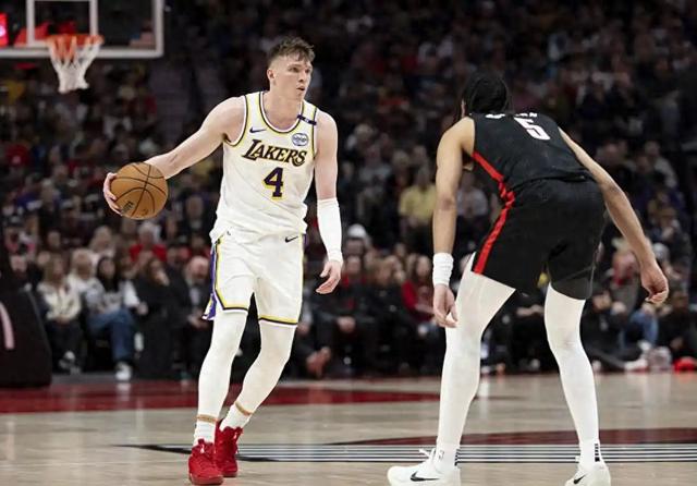 开云官网登录入口 - 穆古鲁扎新星比分优势明显表现惊艳，湖人未来可期！